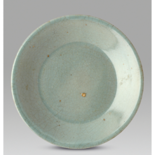 FIG. 7 RU DISH, NORTHERN SONG DYNASTY, FROM THE STEPHEN JUNKUNC III COLLECTION, CHICAGO, NOW IN THE AU BAK LING COLLECTION. IMAGE COURTESY OF CHRISTIE’S