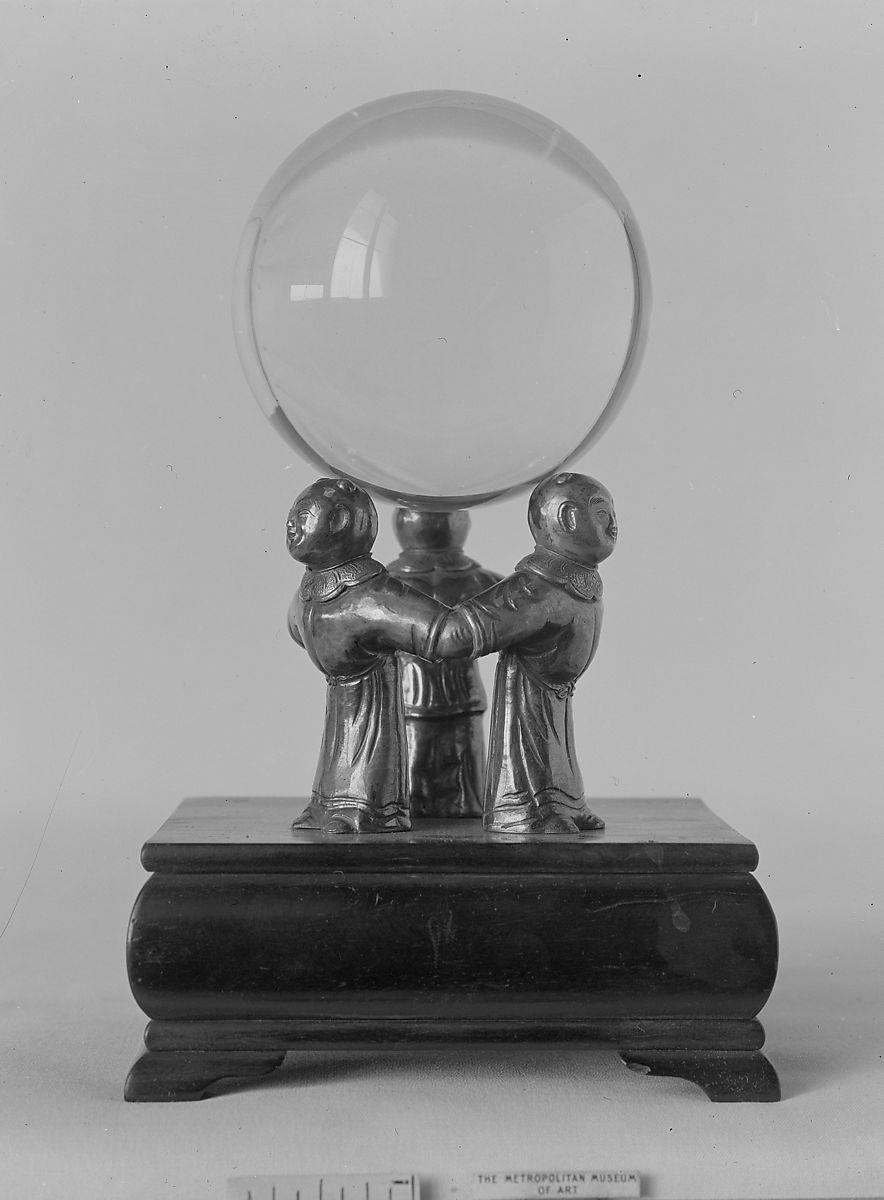 纽约大都会博物馆 清 康熙 銅雕三童子托水晶球 擺件 Crystal Ball on a Silver Stand composed of Three Figures