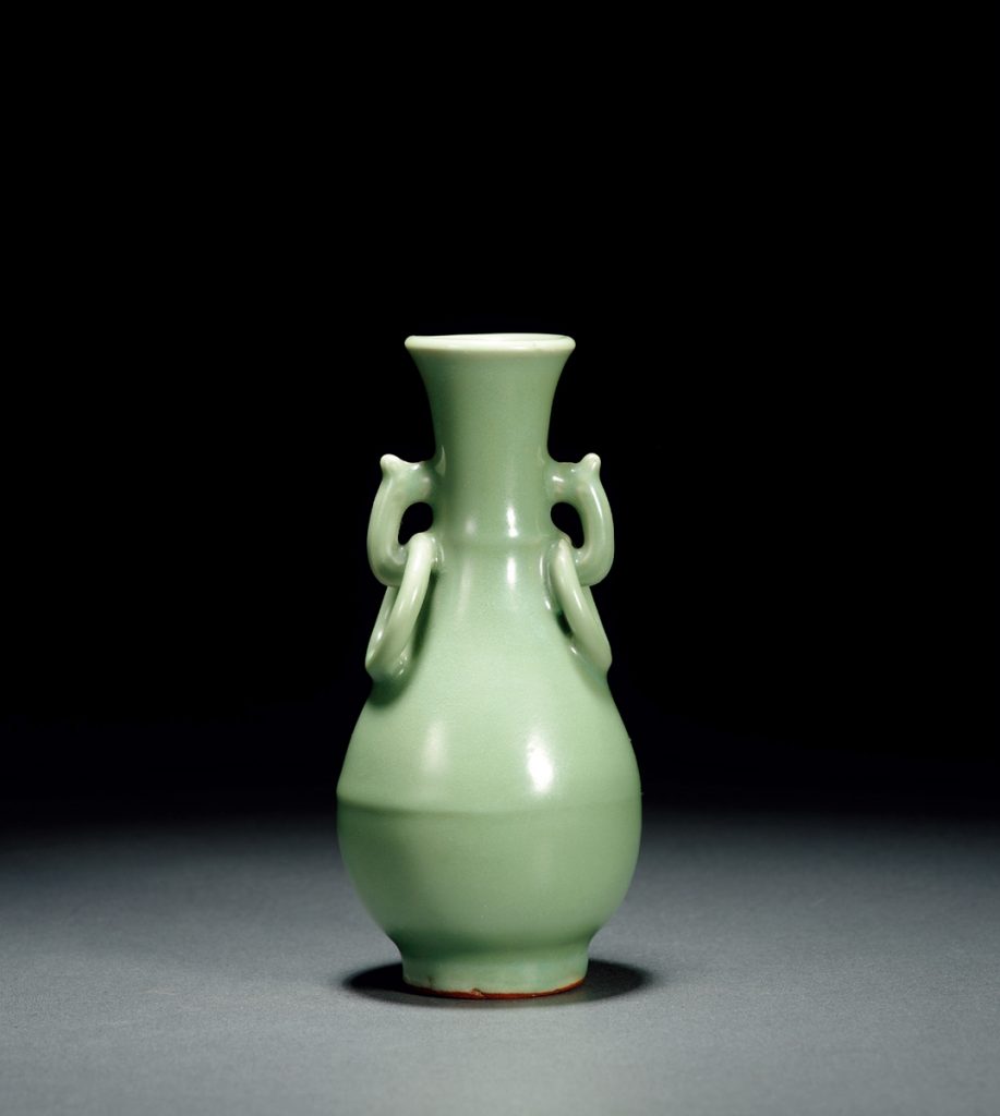 中国历代瓷器专场 拍卖信息 Lot 1425 明以前·龙泉窑梅子青釉双环耳瓶