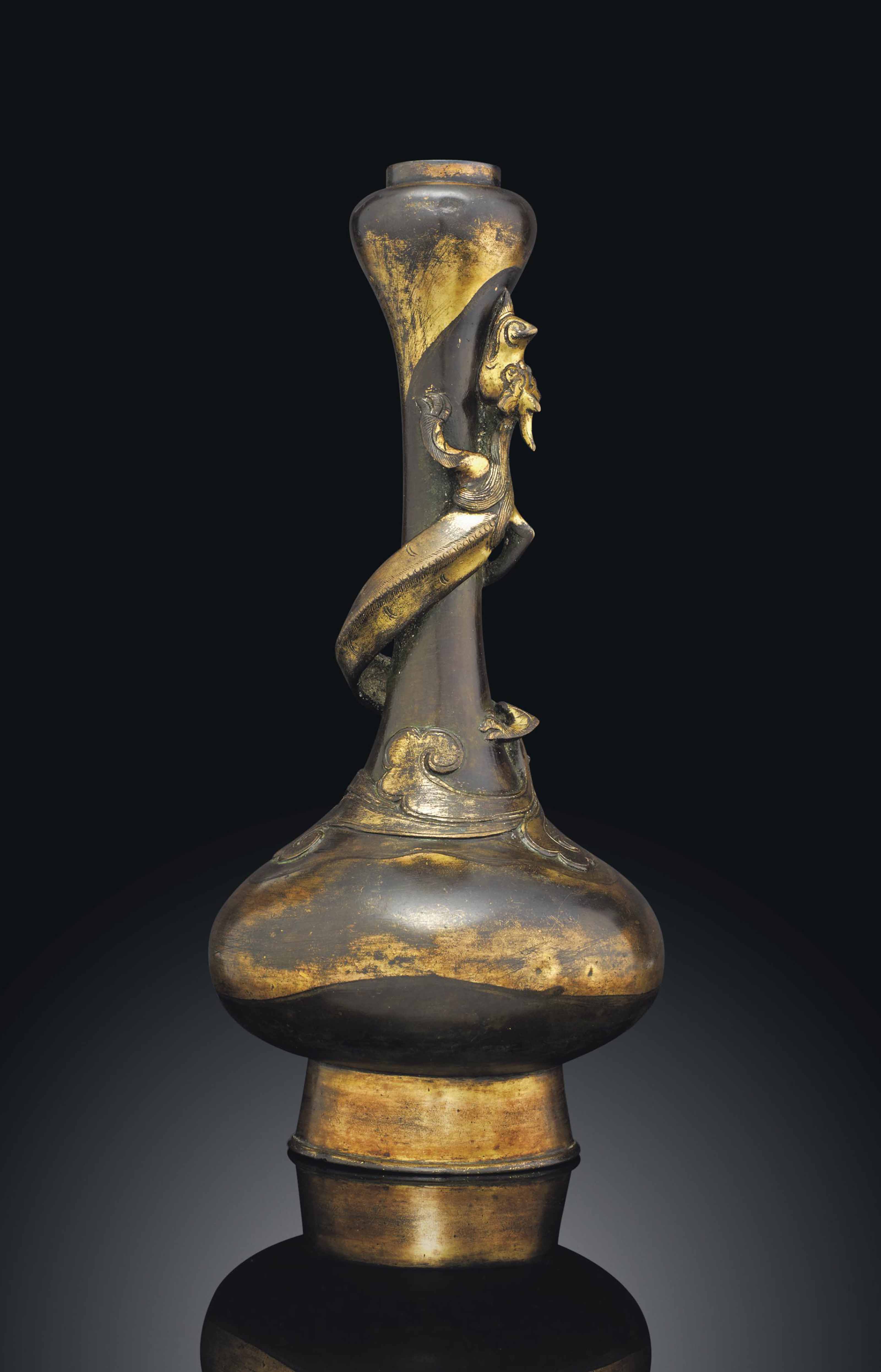 拍品161晚明／清初 十七世紀 局部鎏金銅龍紋蒜頭瓶
