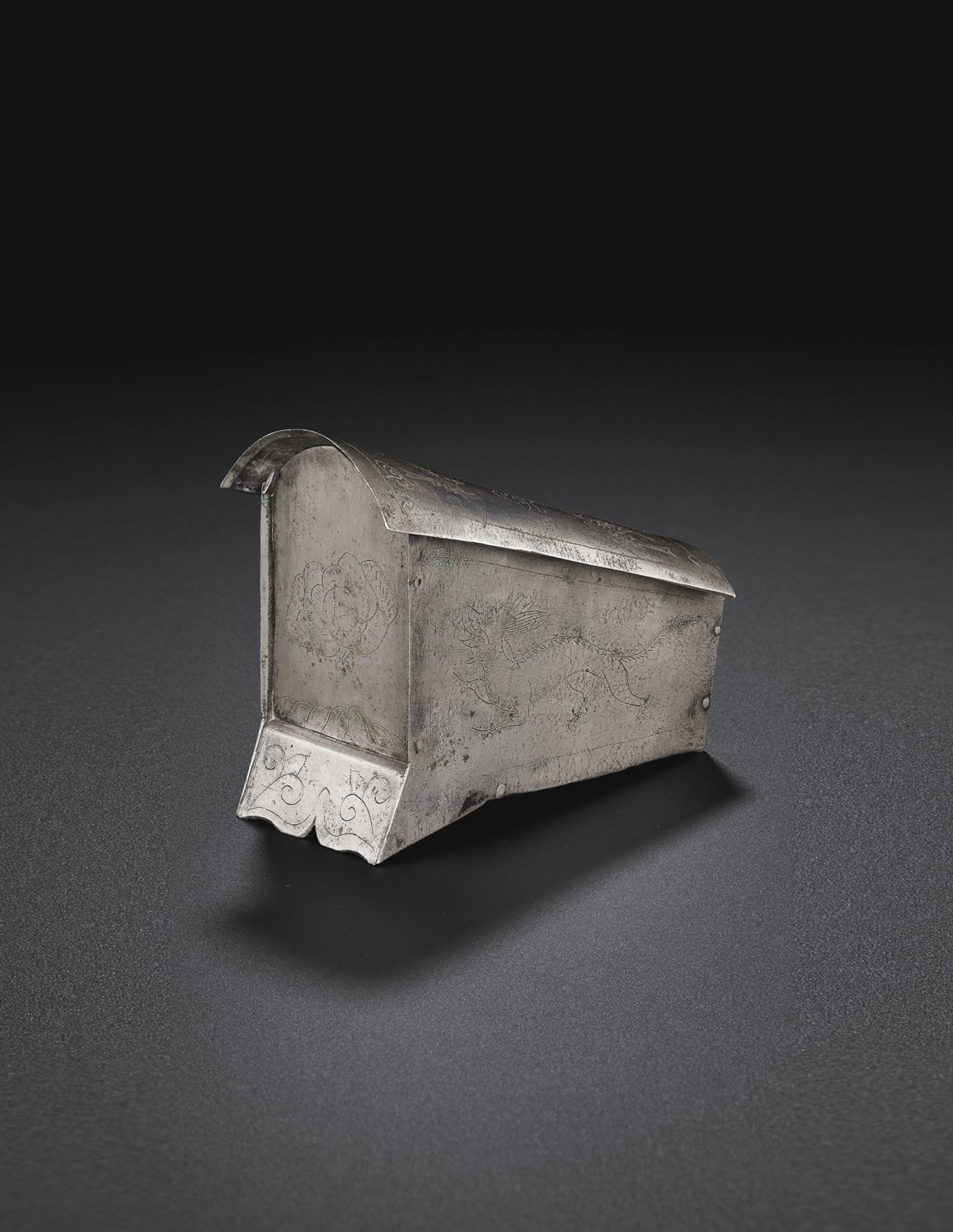 拍品587 十世紀 銀鏨刻龍鳥紋舍利棺 10TH CENTURY