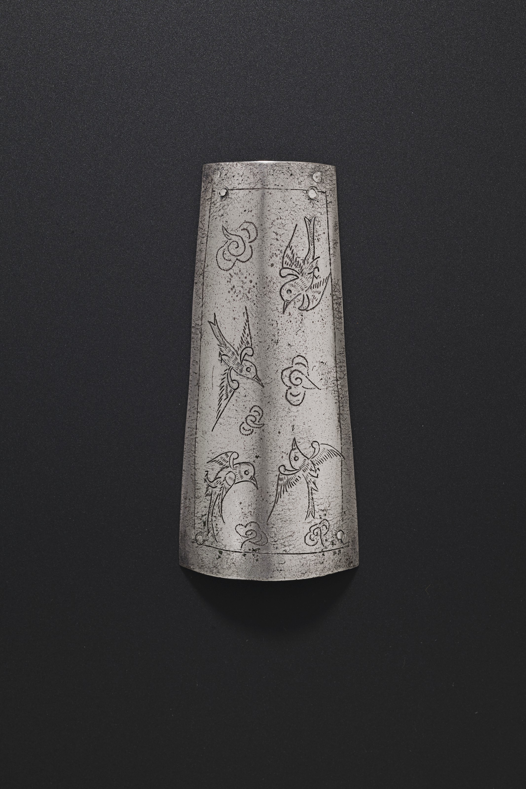 拍品587 十世紀 銀鏨刻龍鳥紋舍利棺 10TH CENTURY