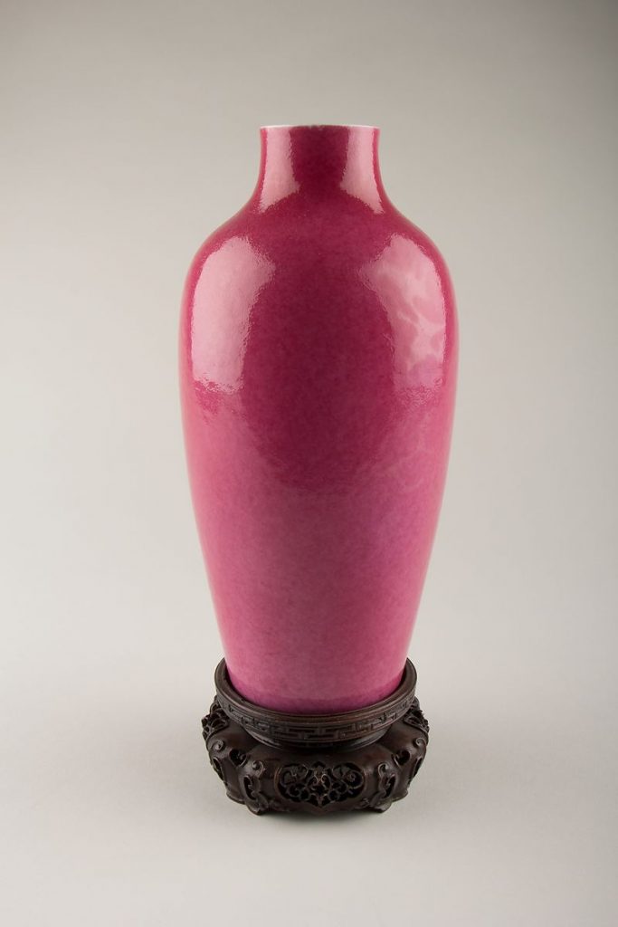 纽约大都会博物馆 清 牛血紅釉瓶 Vase, Porcelain, China