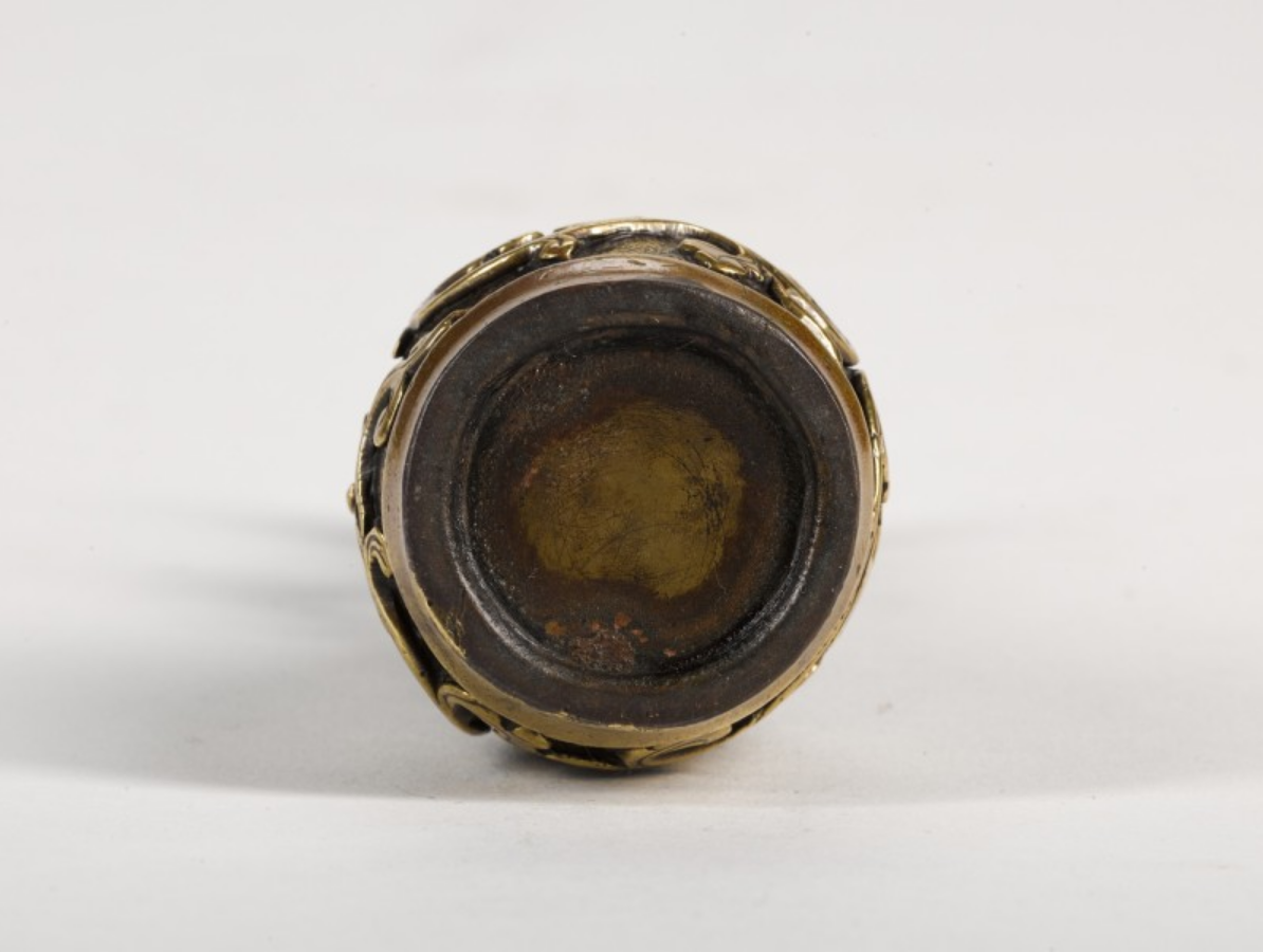 十七世紀 局部鎏金銅瑞獸耳卷草花紋瓶