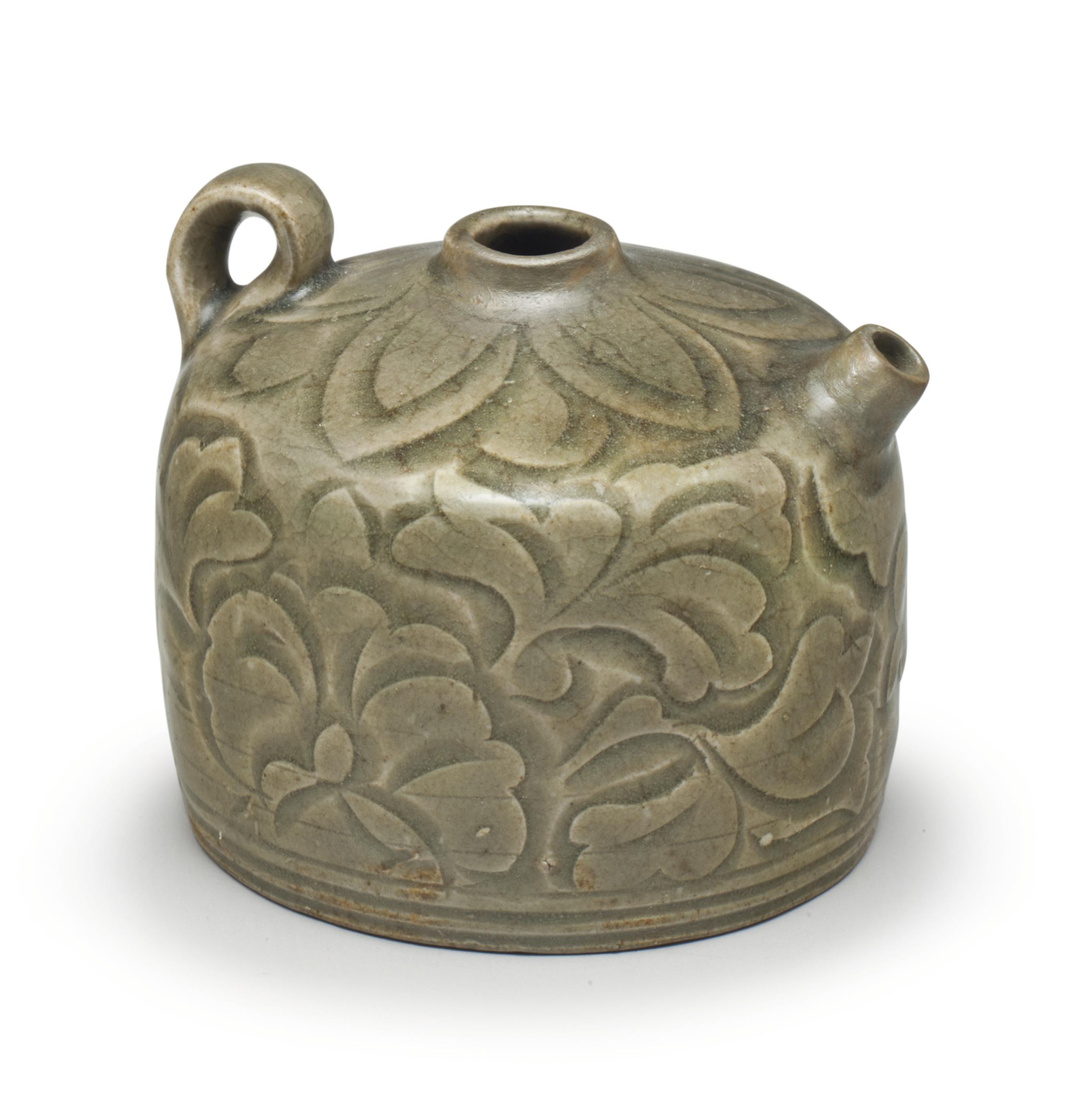 拍品1170 北宋/金 耀州窰青釉刻牡丹紋壺