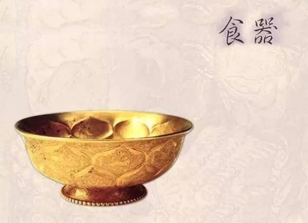 鸳鸯莲瓣纹金碗（陕西历史博物馆藏）