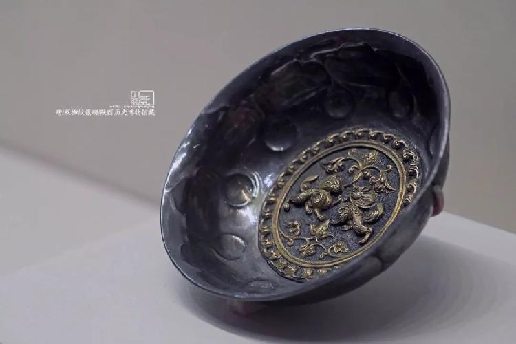 陕西历史博物馆 唐 鎏金双狮银碗