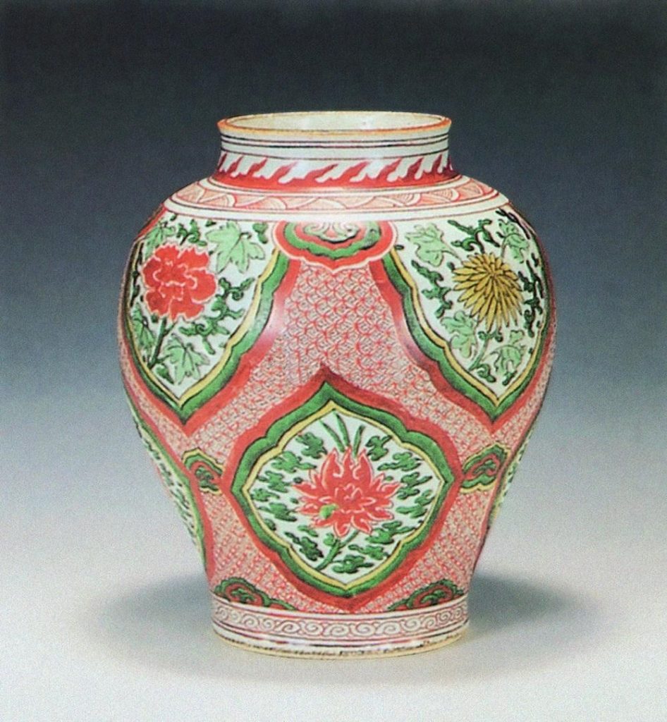  0488 十七世纪 五彩开光式花卉纹罐