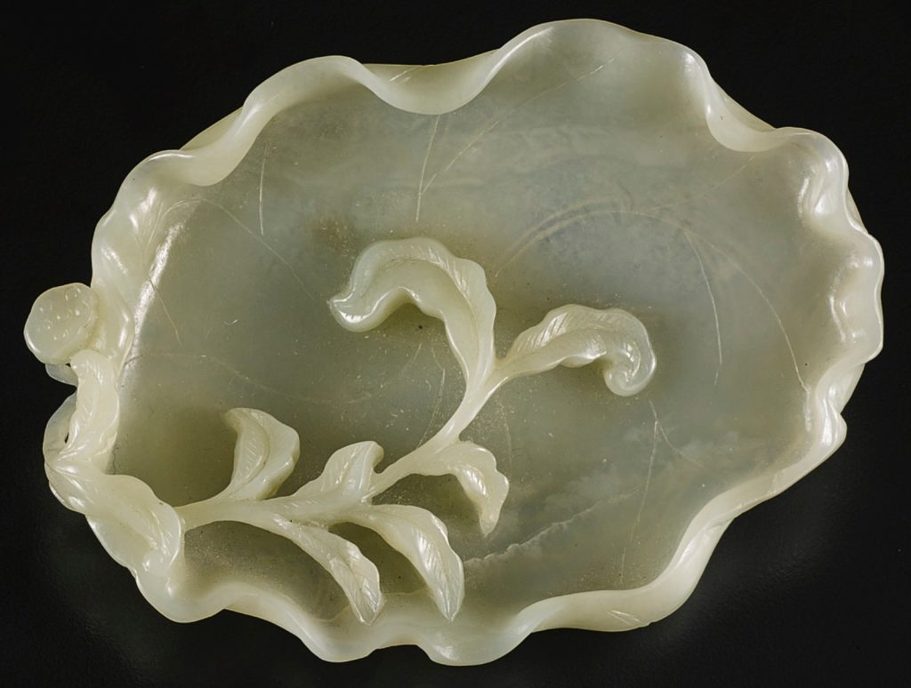 中国艺术珍品 拍卖信息 Lot 204 清十八世纪 白玉雕莲叶形洗