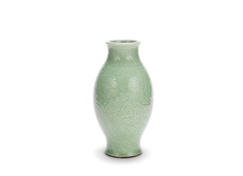亚洲艺术 拍卖信息 Lot 157 A carved celadon-glazed 'lotus' vase, ganlanping ,Chenghua four-character mark, 18th century