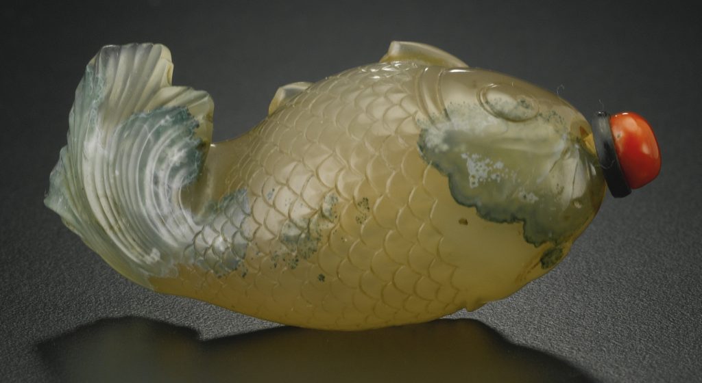 386清1780-1908 苔蘚瑪瑙金魚形鼻煙壺