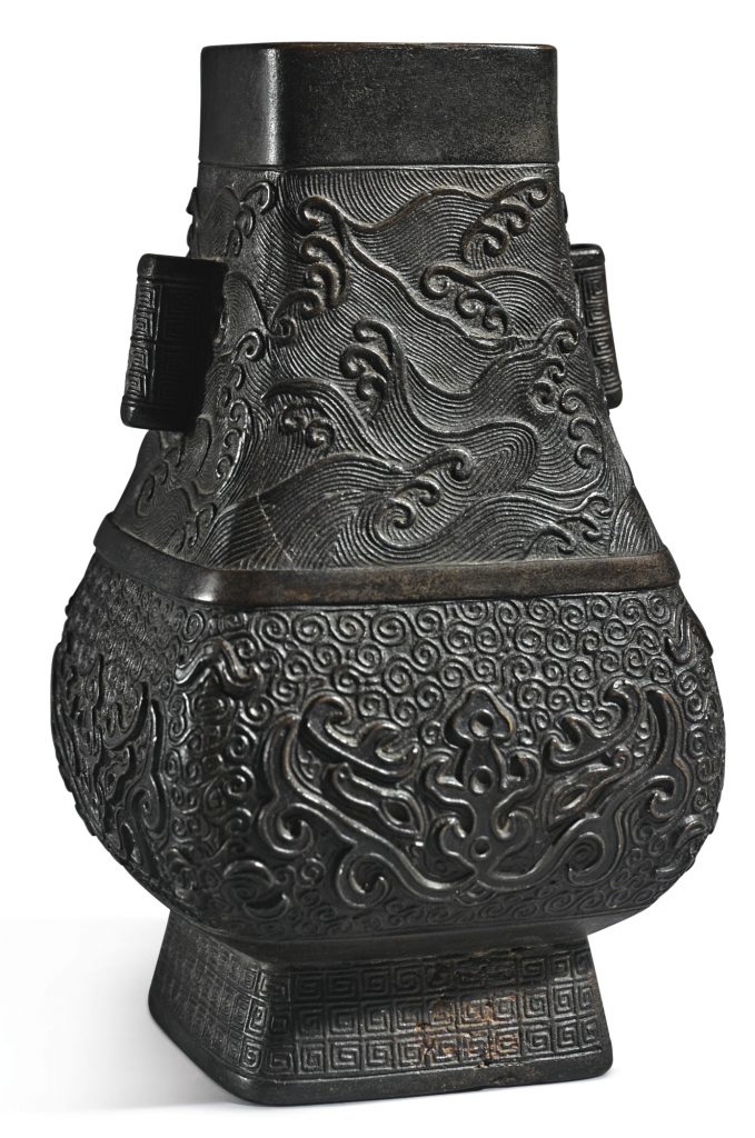 中国艺术珍品 拍卖信息 Lot 669 宋/元 铜海水兽面纹贯耳方壶