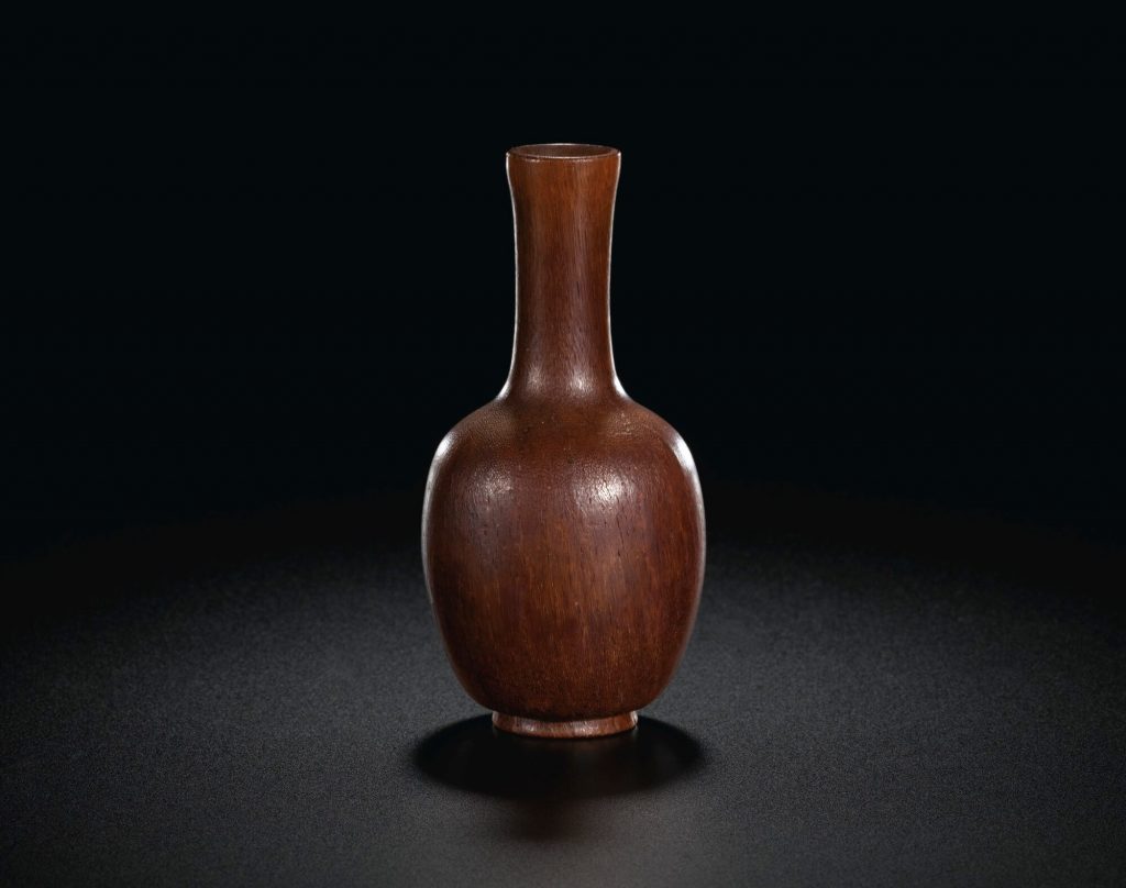 清十八世紀初 犀角雕長頸小瓶