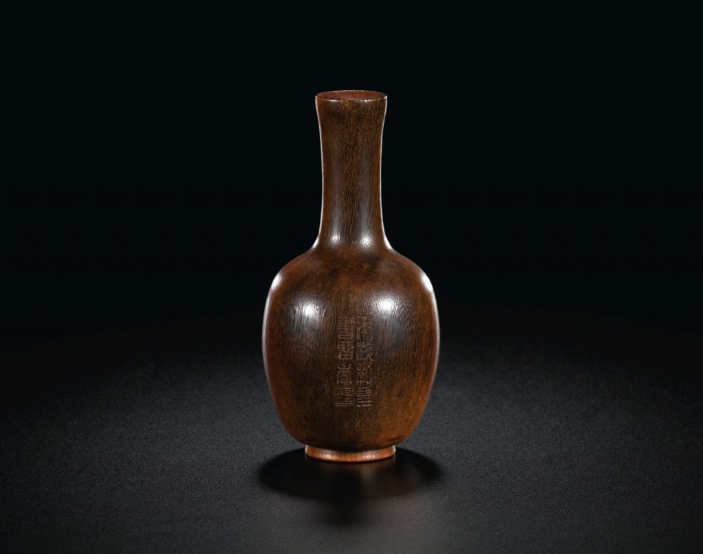 清十八世紀初 犀角雕長頸小瓶