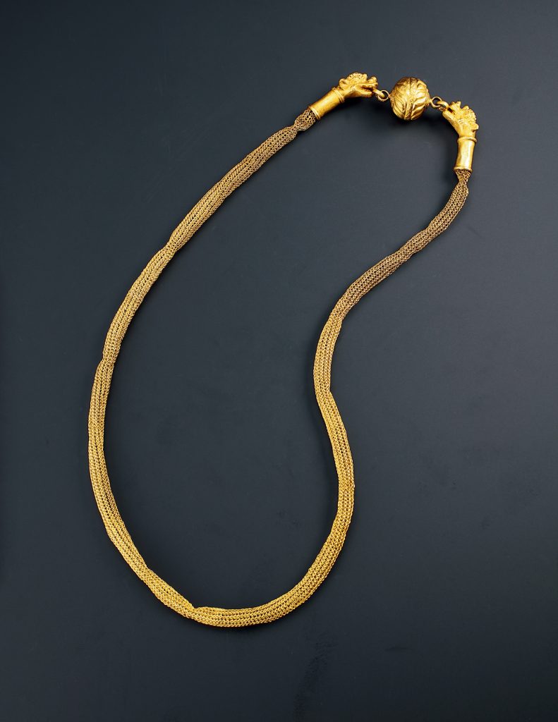 中国古董珍玩专场 拍卖信息 Lot 3566 公元前8-7世纪 双龙头缨金项链