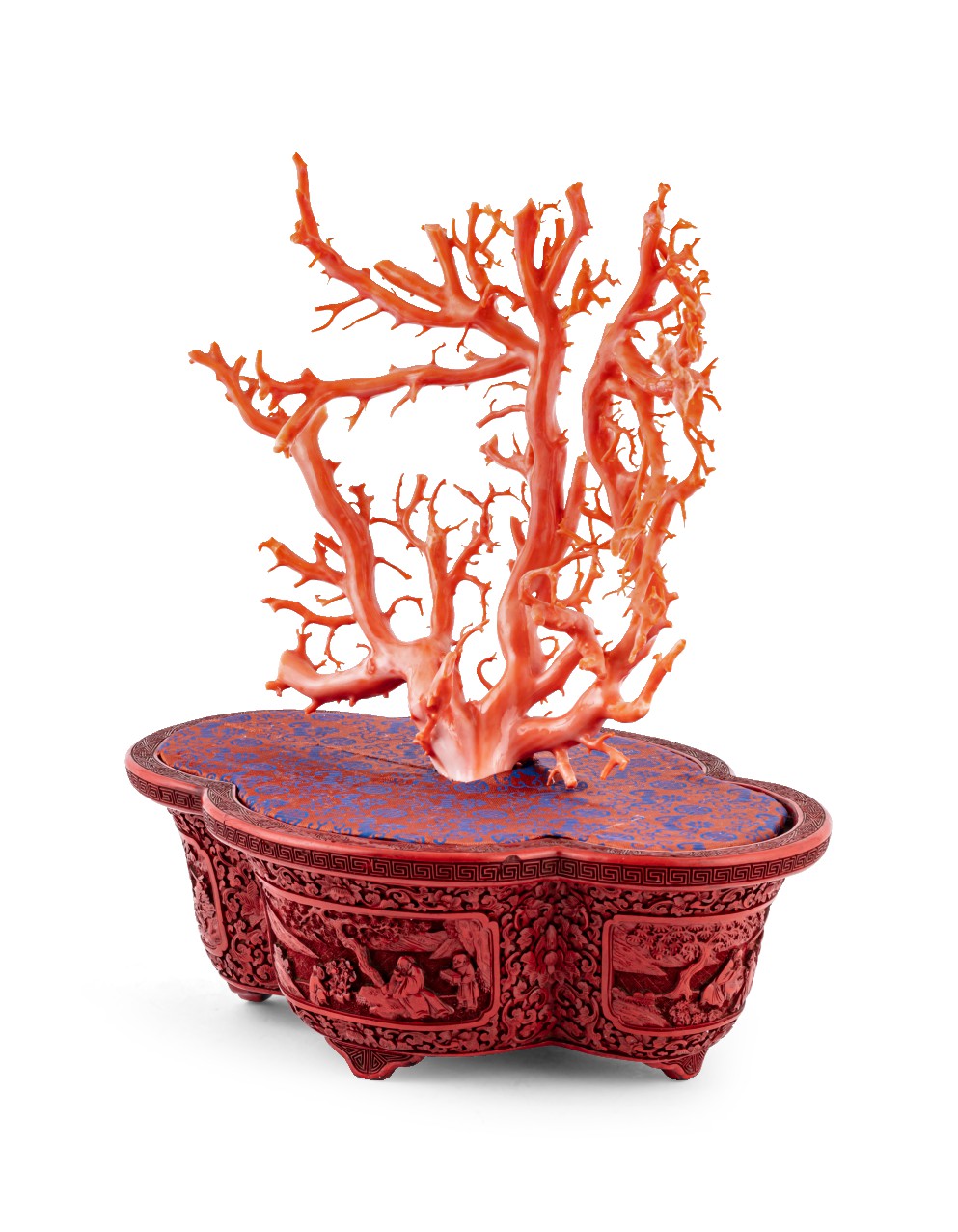 清十八至十九世紀 剔紅開光人物故事圖海棠式花盆連紅珊瑚盆景 