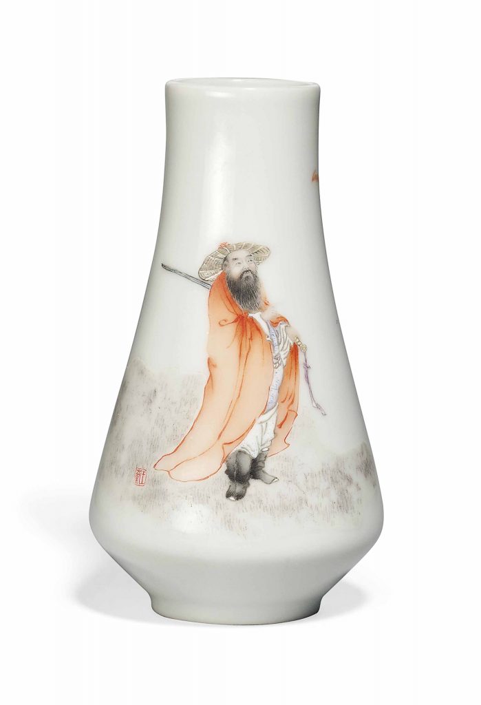 拍品1475| 民国王琦 粉彩钟馗蝙蝠纹梨形瓶