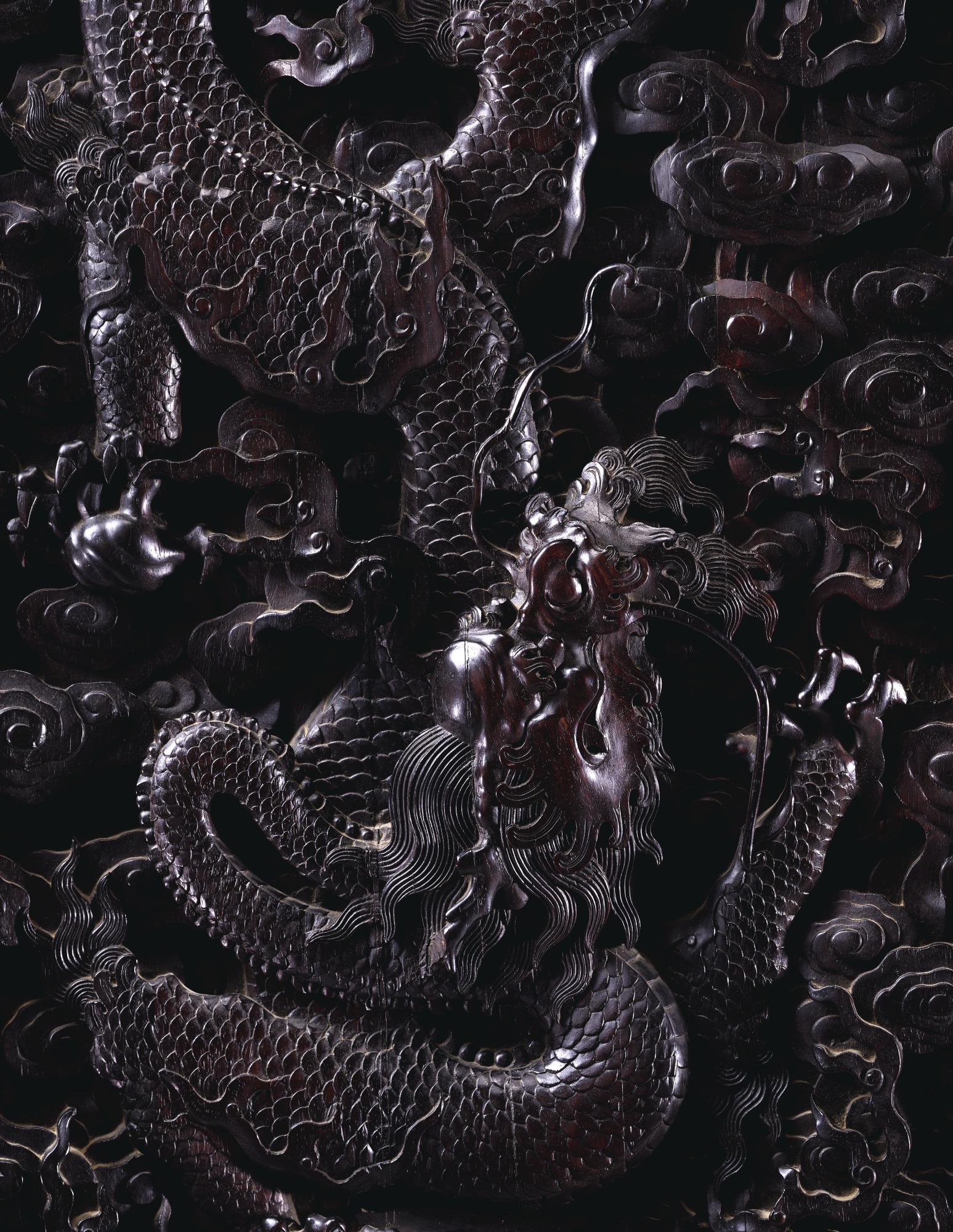 清十八世紀 紫檀木雕爭珠雲龍圖大櫃
