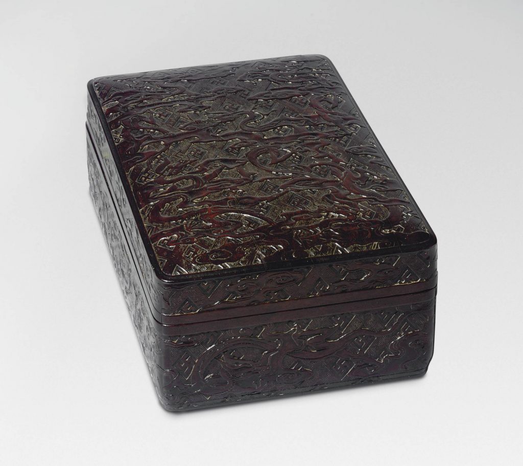 清十八世紀 紫檀雲龍紋長方蓋盒