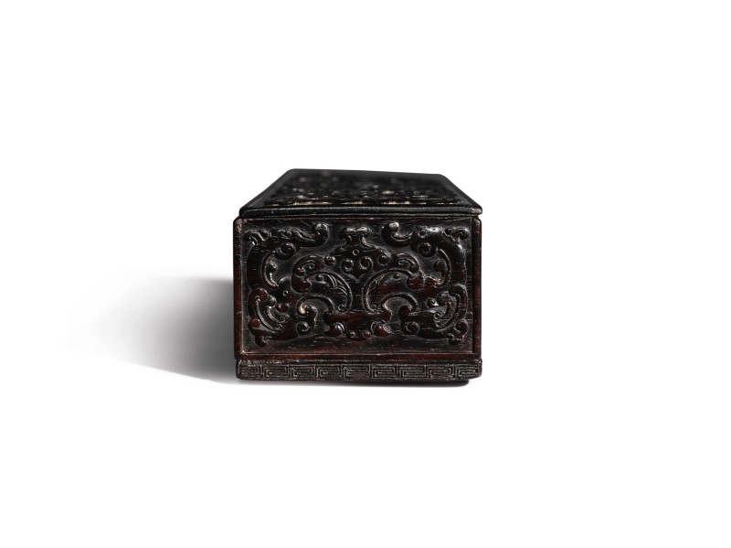 209 清十八世紀 紫檀雕夔鳳紋長方蓋盒