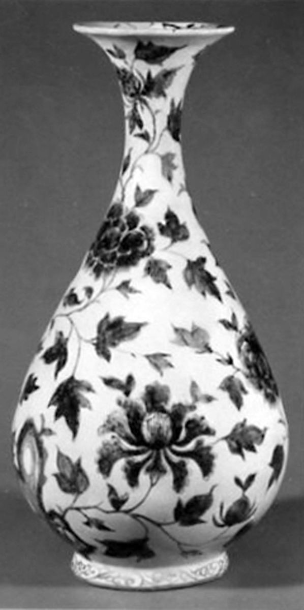 纽约大都会博物馆 元　缠枝牡丹玉壶春瓶　Bottle Vase, Porcelain,　14th century China