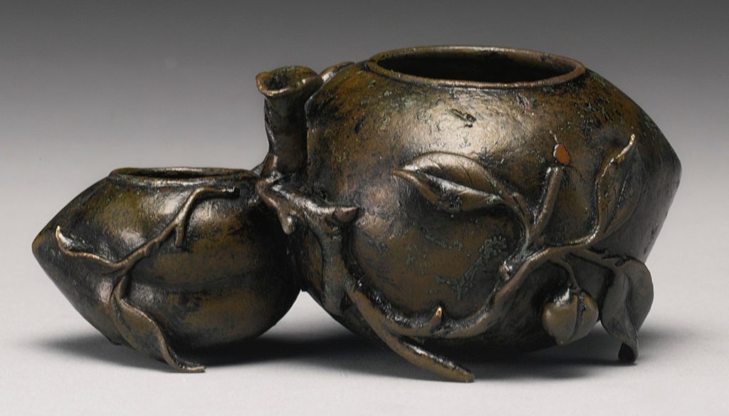 周末拍场：中国艺术 拍卖信息 Lot 789 清十八世纪 铜双桃形水盂