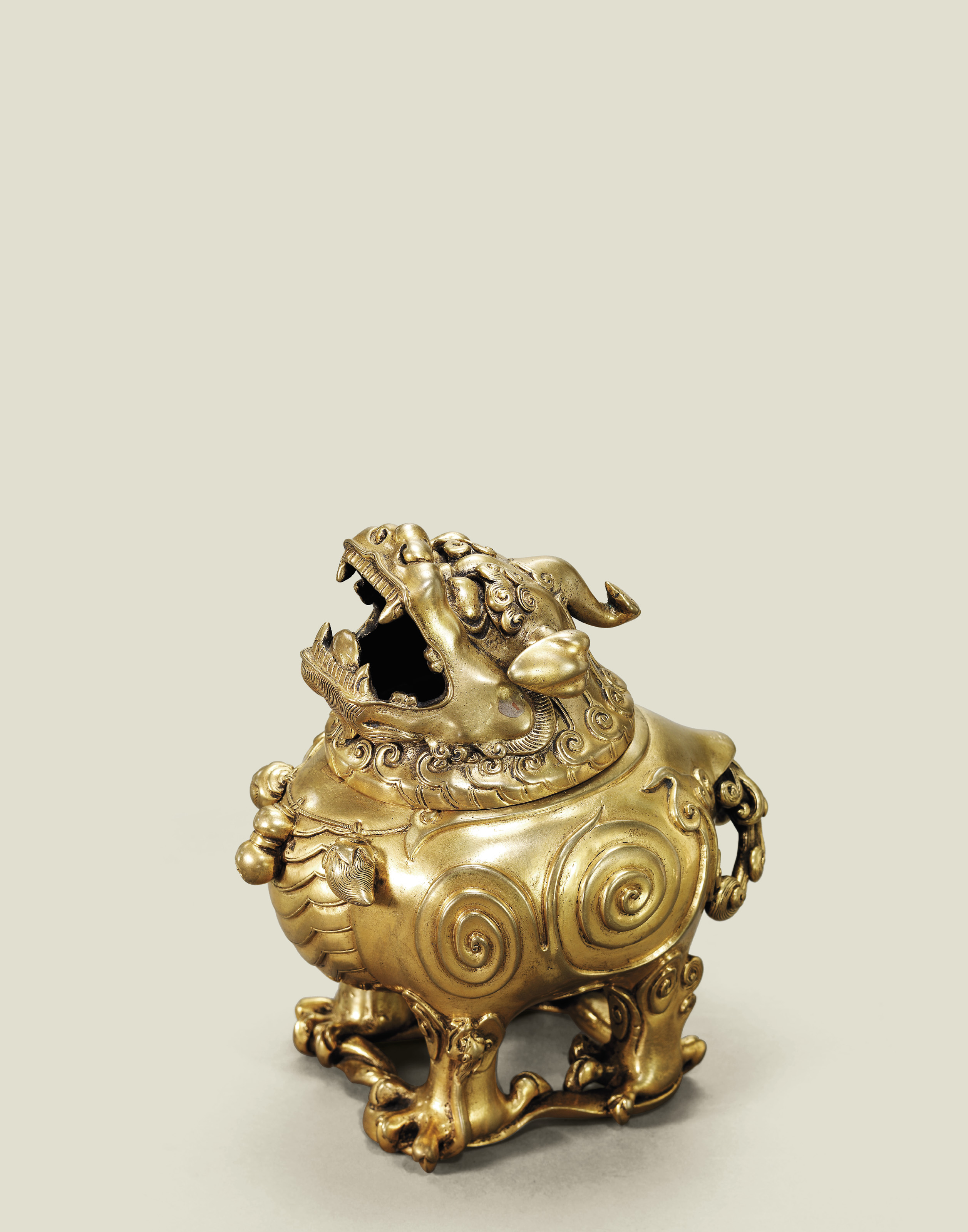 明中期　　鎏金銅甪端式薰爐