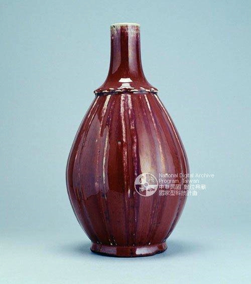 國立歷史博物館品名：瓜稜紅釉瓶