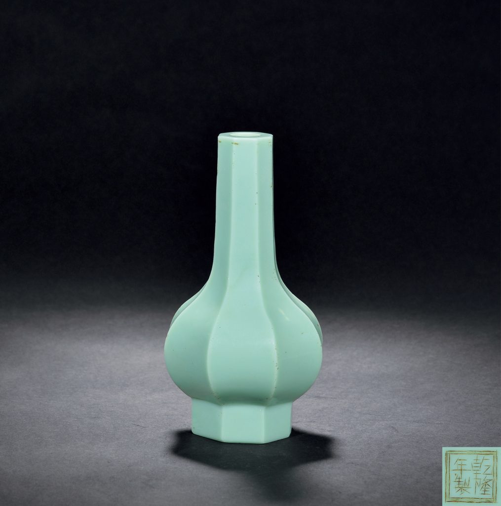 中国古董珍玩专场 拍卖信息 Lot 3074 清乾隆 松石绿料八棱瓶