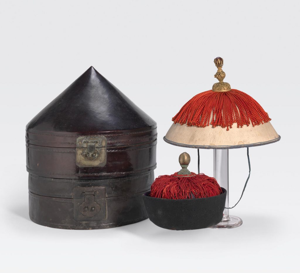  亚洲装饰艺术 拍卖信息 Lot 6376 Two Manchu court hats and two lacquered leather hat storage boxes ,Late Qing dynasty