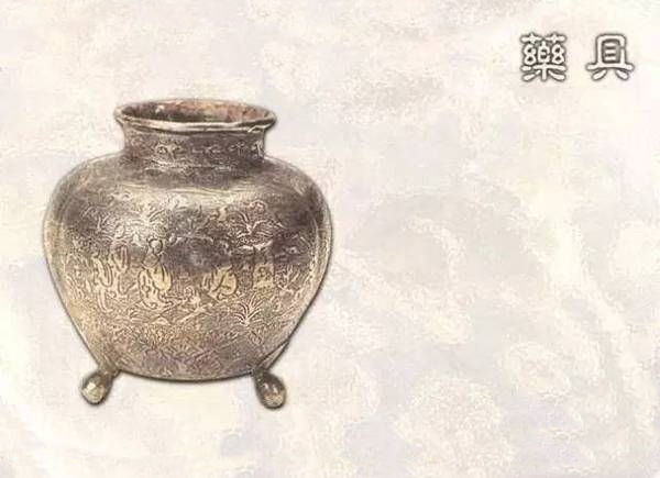 鎏金春秋人物三足银罐（陕西历史博物馆藏）