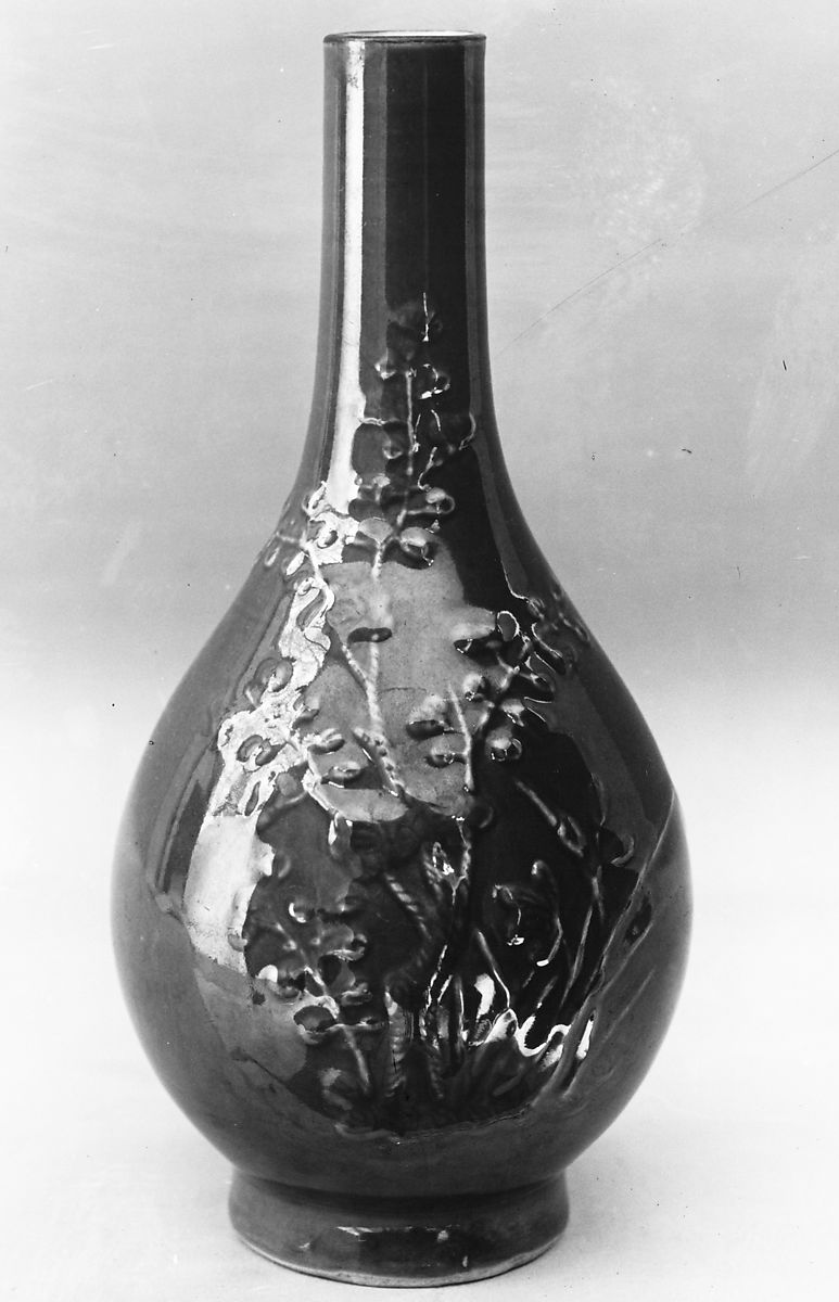 紐約大都會博物館 清 堆塑花卉纹 锥把瓶 Bottle first half of the 19th century