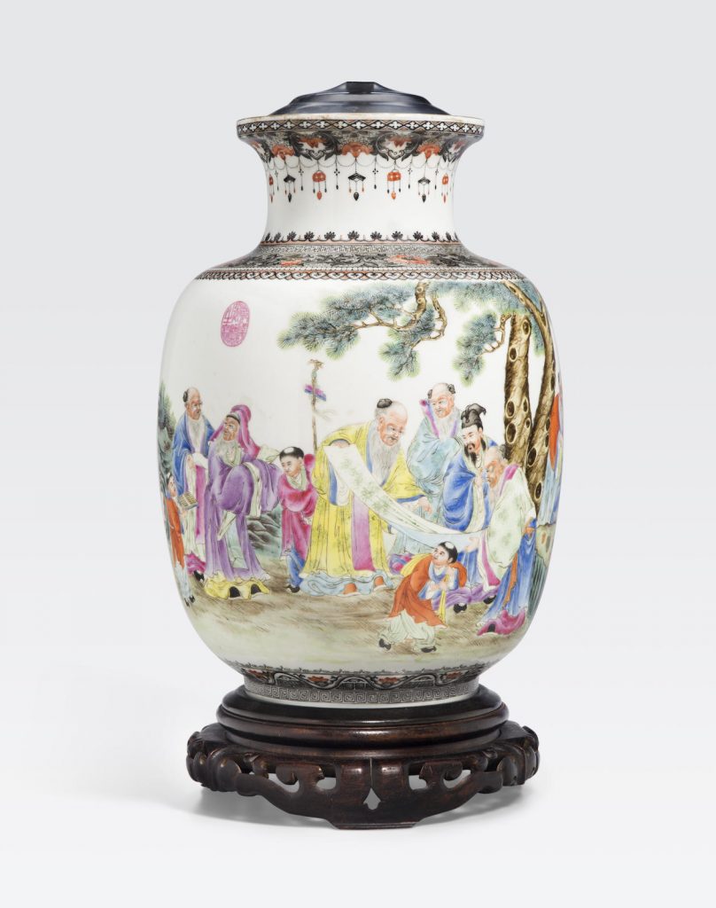 亚洲装饰艺术 拍卖信息 Lot 9441 A polychrome enameled vase with figural decoration Republic period