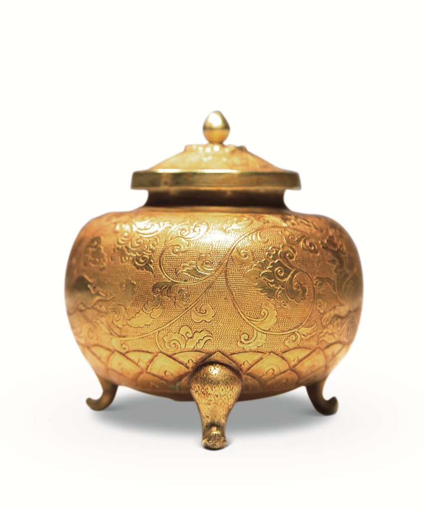 中国古董珍玩日场 拍卖信息 Lot 1485 清 银鎏金錾花三足炉