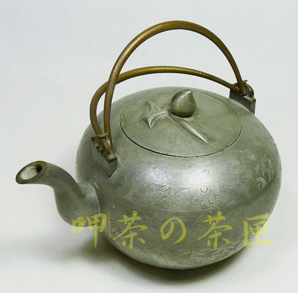 滿工紋案之老錫壺，約當民初款，為河南道口老字打錫號「廣興隆」所製作