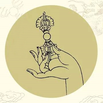 金刚柞铃或弓箭分别握在左右手中，象征着动态的阳性方便与静态的禅定阴性智慧的结合。