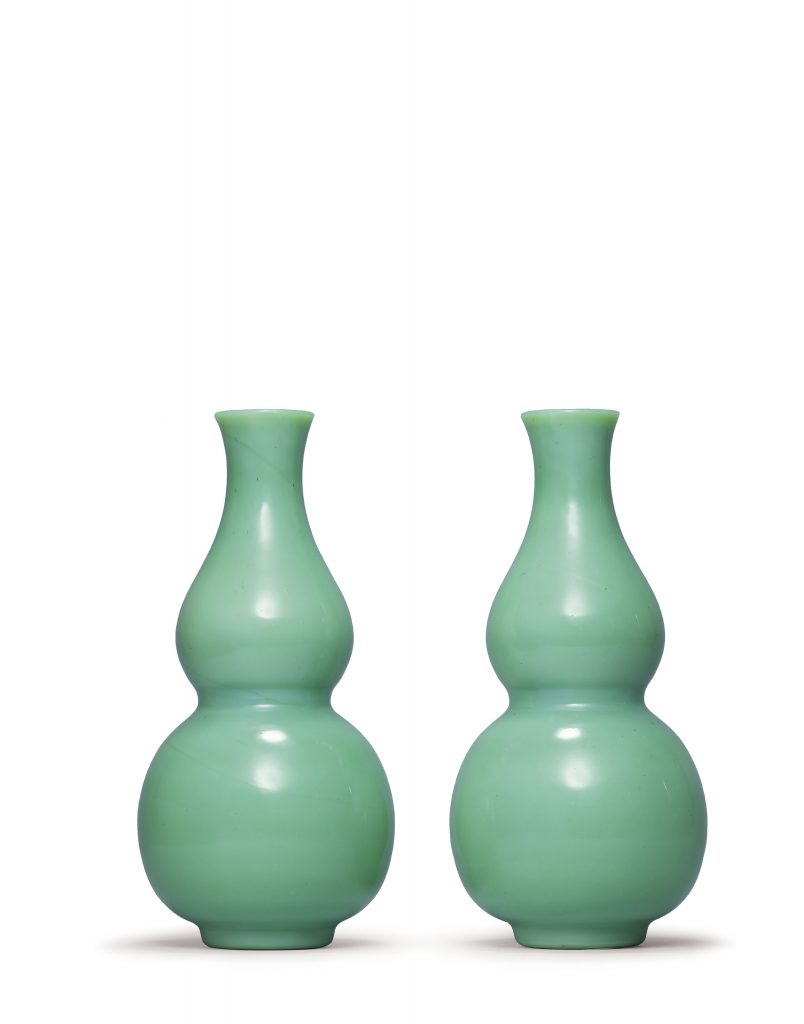 清十八/ 十九世紀　　湖綠玻璃葫蘆瓶一對