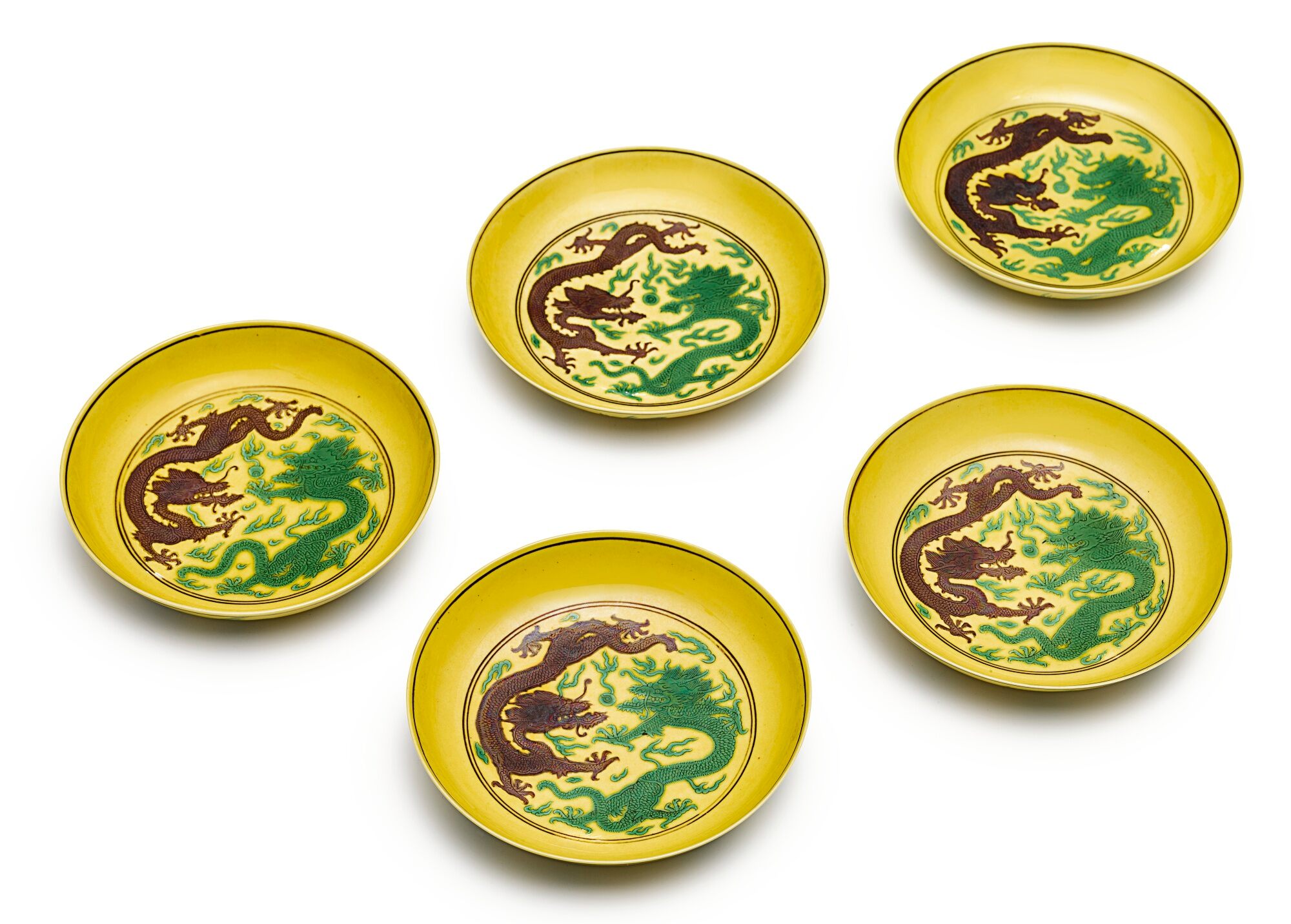 清乾隆 黃地紫綠彩雙龍戲珠紋盤一組五件 《大清乾隆年製》款
