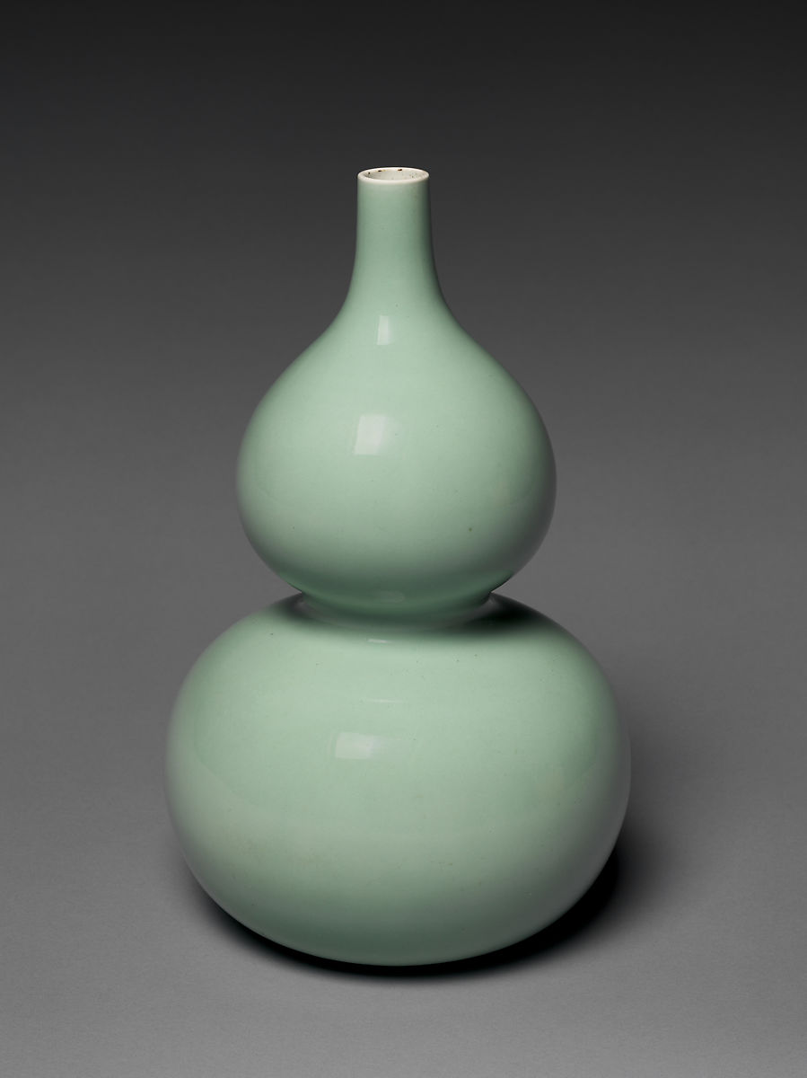 纽约大都会博物馆 景德镇 清乾隆 青釉葫芦瓶 Gourd-Shaped Bottle (one of a pair), Porcelain with celadon glaze (Jingdezhen ware)