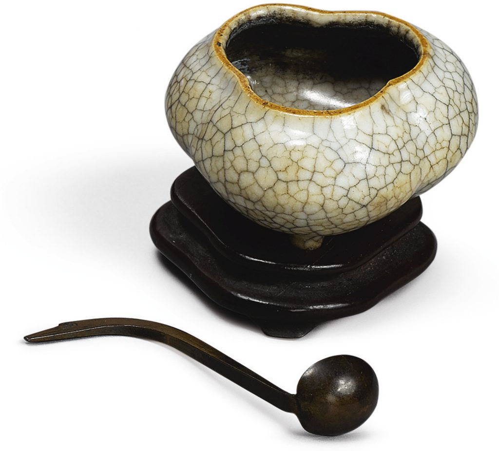 苏富比周末拍场：亚洲艺术 拍卖信息 Lot 1013 明至十八世纪 哥窑式三足洗配铜勺