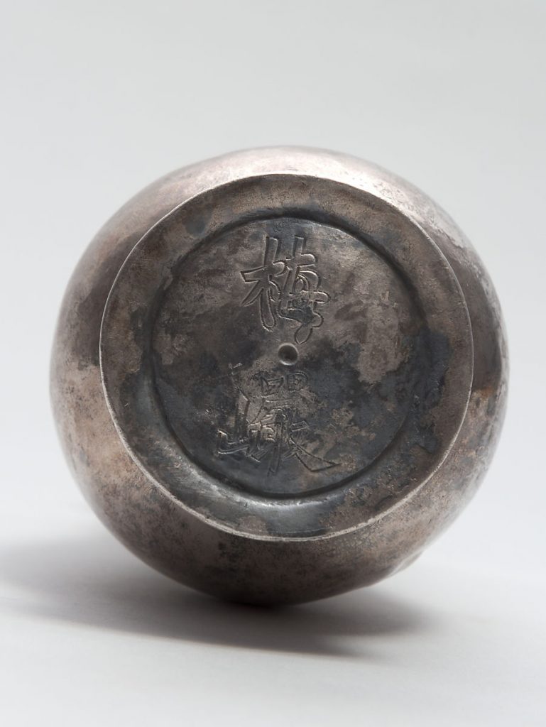 紐約大都會博物館 錾龙纹 壶 银Vessel with Dragon Frieze, Silver, China