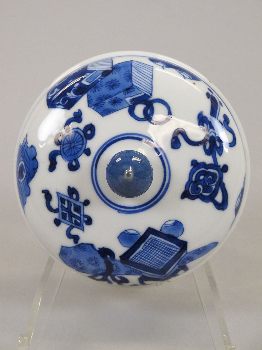 纽约大都会博物馆 清 康熙 青花 博古纹 盖罐 Jar with Cover, Porcelain decorated in underglaze blue