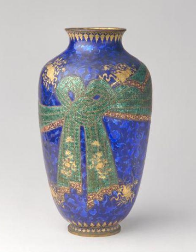 FIG. 15<br />清乾隆 廣琺瑯貼金包袱式瓶 《乾隆年製》款<br />© 北京故宮博物院藏