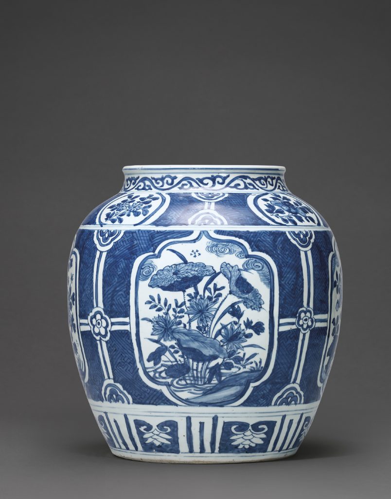 A LARGE BLUE AND WHITE JAR WANLI PERIOD (1573-1619)
