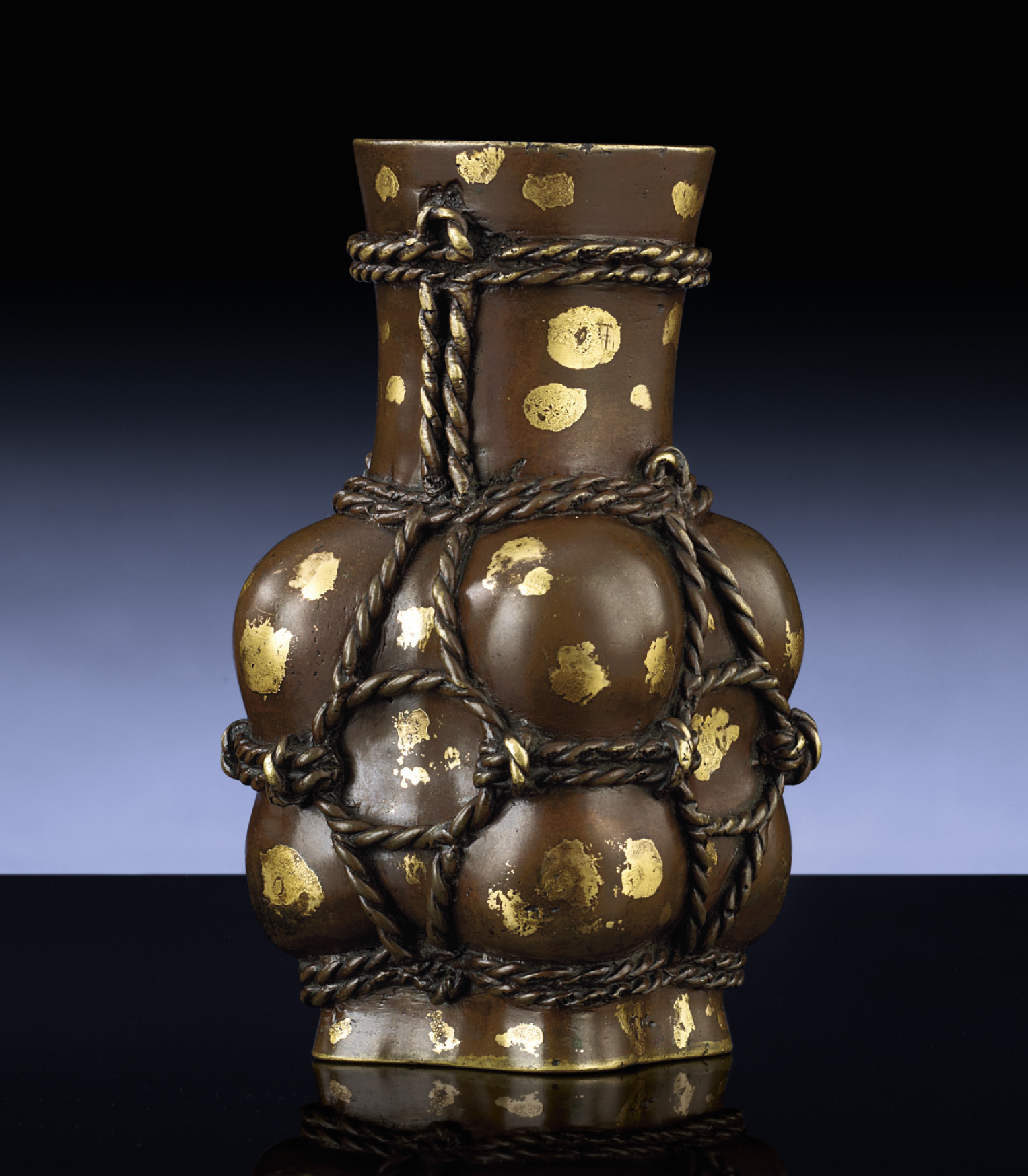  清十八世紀 灑金銅方瓶 清十八世紀 灑金銅方瓶