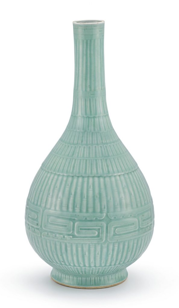 清十九世紀 粉青釉長頸瓶 
