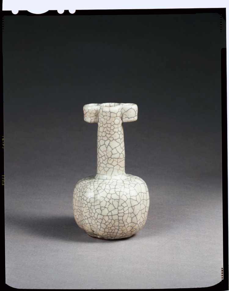 大英博物馆 明 官窑官釉貫耳瓶  'arrow' vase 