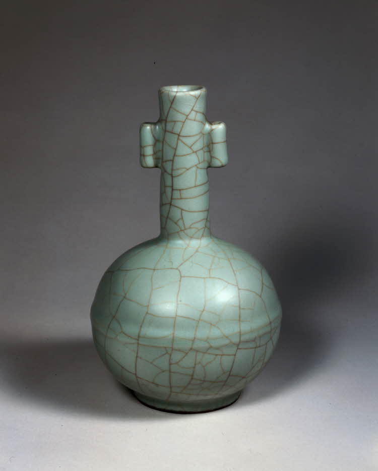 大英博物馆 请乾隆 官釉长颈貫耳瓶 the British Museum vase