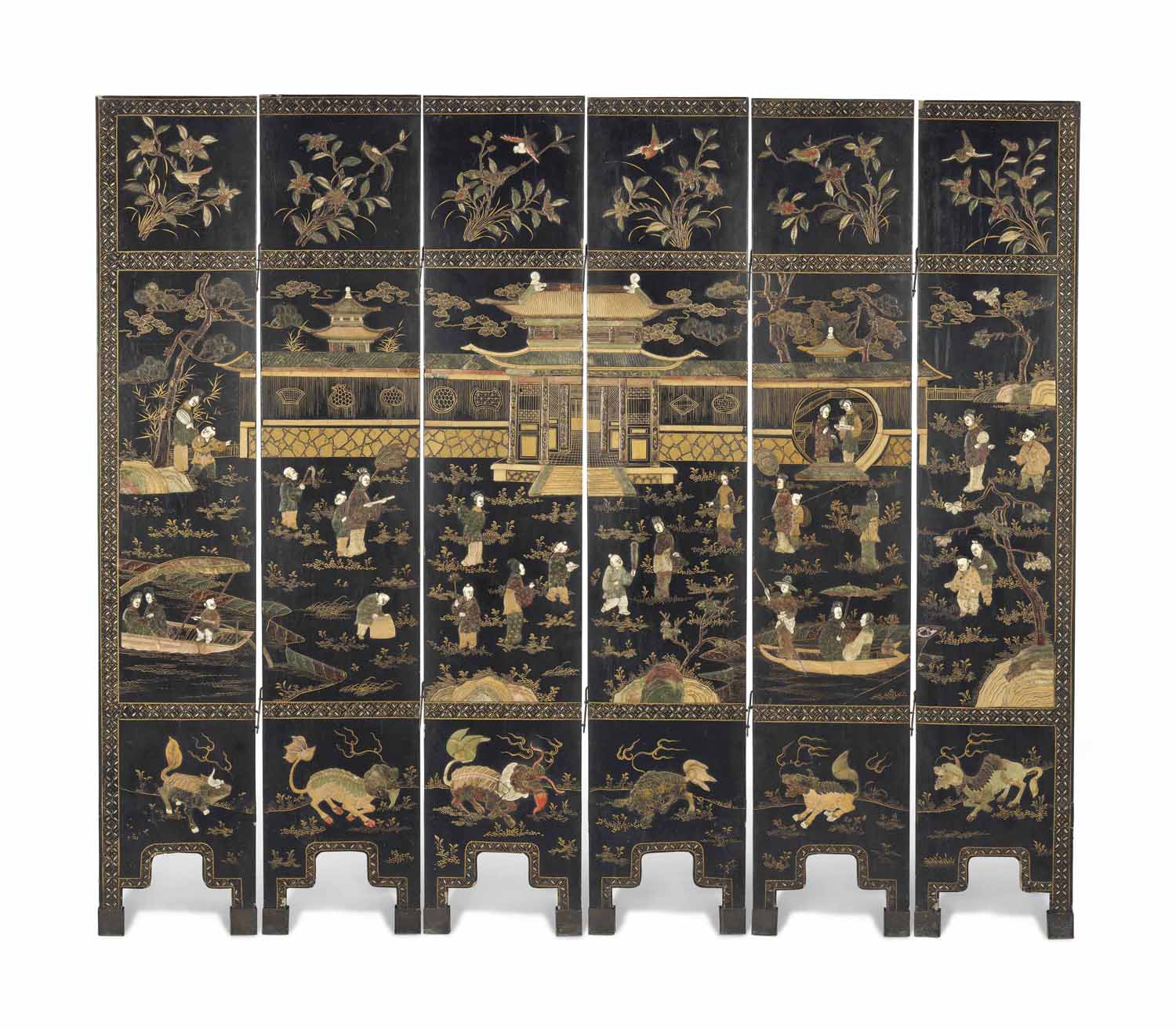 佳士得 拍卖 10416 中国陶瓷、工艺精品与纺织品 伦敦南肯辛顿|2015年5月12日 拍品141 A HARDSTONE-INLAID LACQUER SCREEN 19TH CENTURY