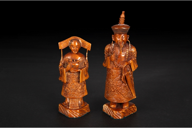 A CHINESE CARVED IVORY CHESS SET    象牙國際象棋